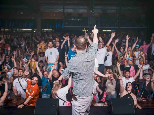DJ buchen | Luca Heinken – DJ, Moderator & Entertainer – dj luca heinken sorgt fuer stimmung auf einer veranstaltung