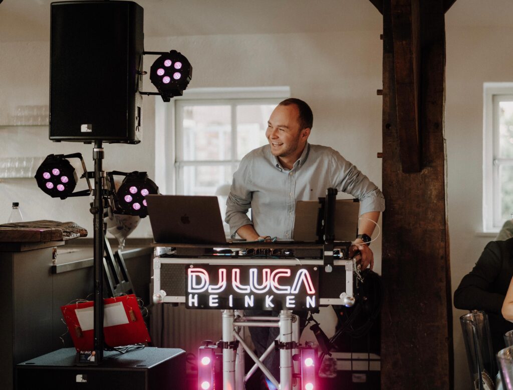 DJ buchen | Luca Heinken – DJ, Moderator & Entertainer – firmenfeier scaled