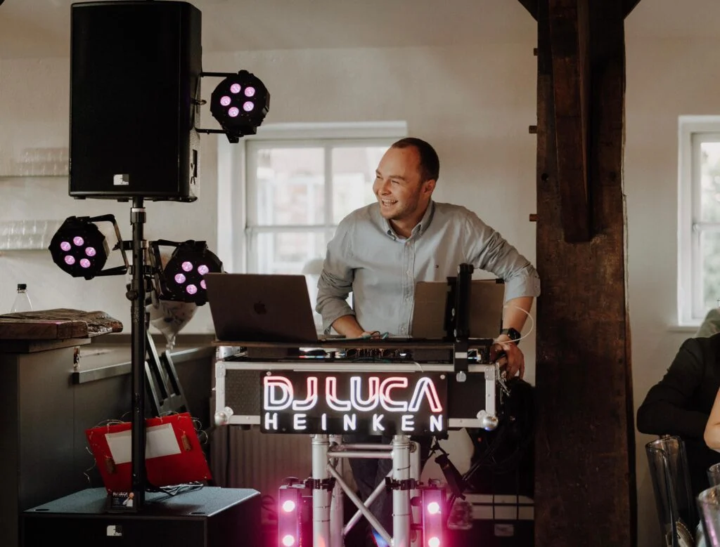 DJ buchen | Luca Heinken – DJ, Moderator & Entertainer – firmenfeier scaled